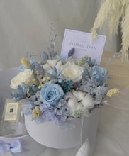 Load image into Gallery viewer, Serenity Blue Preserved Flower Box