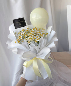 Chamomile Flower Bouquet - Inclusive of 5" inch mini balloon